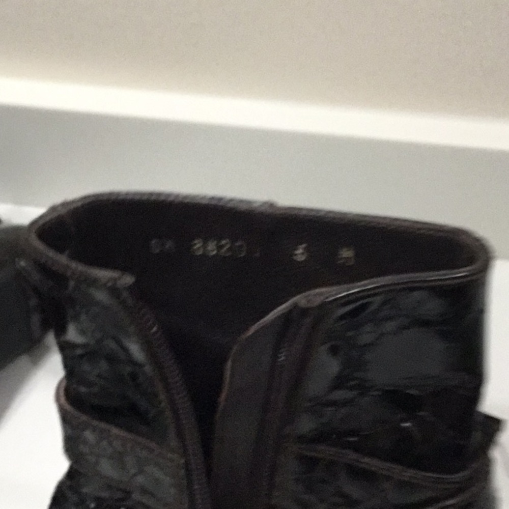 Stuart Weitzman Patent Crocodile Boots! Size 6 - image 7